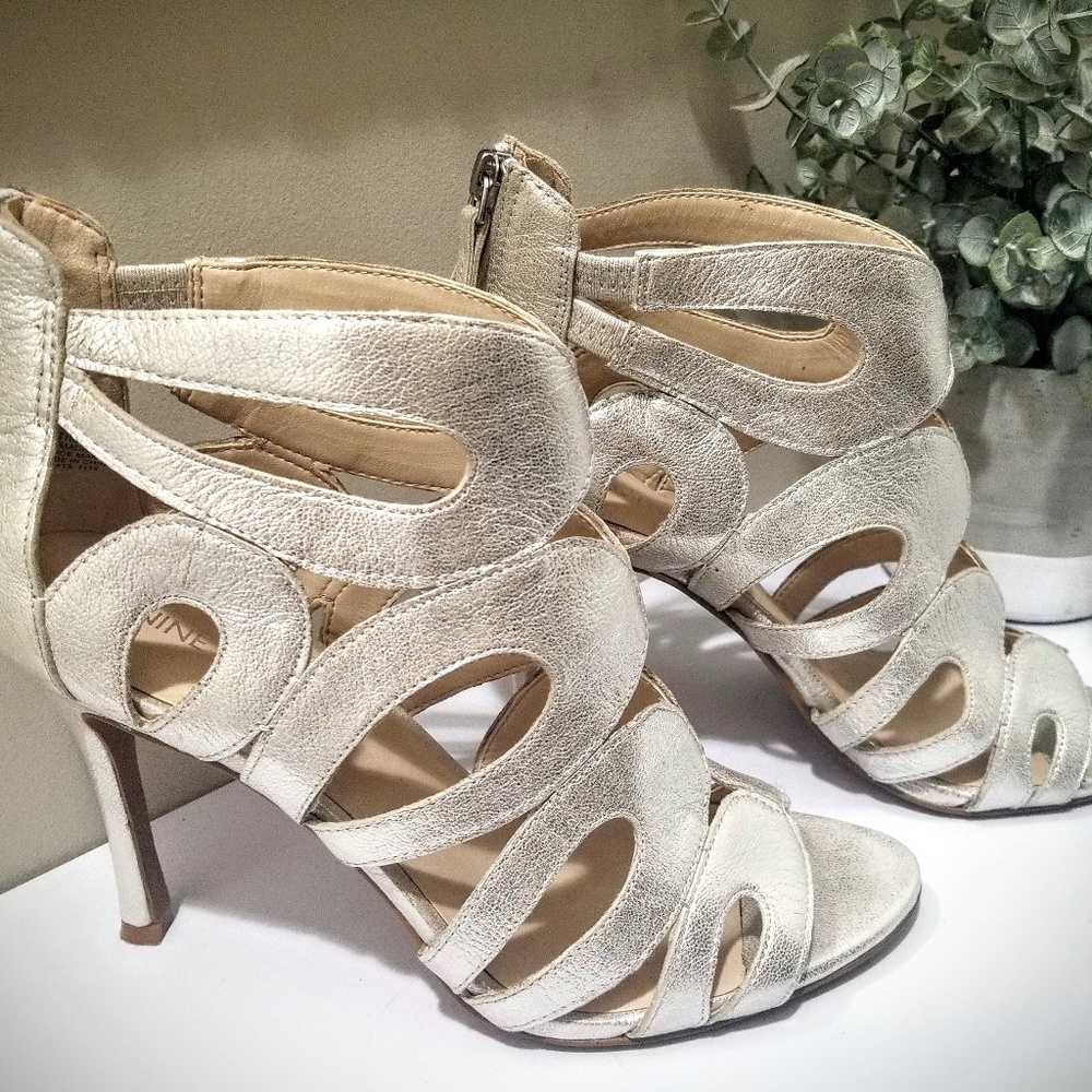 Nine West Silver Heels - Picture 1 of 8